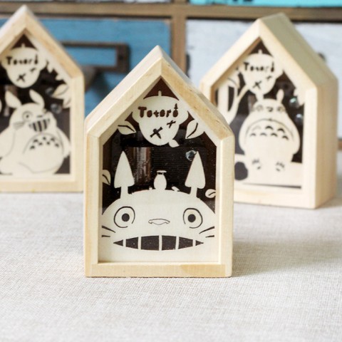 Hộp nhạc gỗ dây cót hình ngôi nhà của Totoro