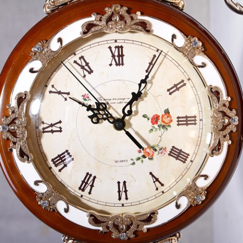 Đồng hồ treo tường phong cách cổ điển