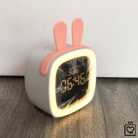 Đồng hồ báo thức đèn Led - cute pet TV   (Tặng 5 tai trang trí)