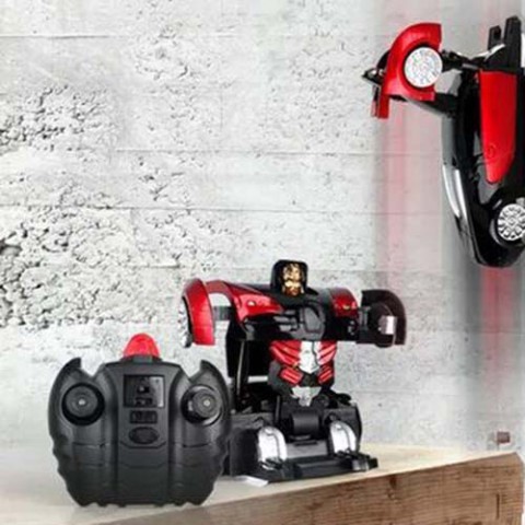 o-to-chay-tren-tuong-bien-hinh-robot-transformers-dieu-khien-tu-xa-1