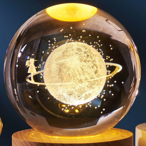 Đèn quả cầu pha lê 3D đế gỗ 8cm - Hành tinh nhỏ bé	