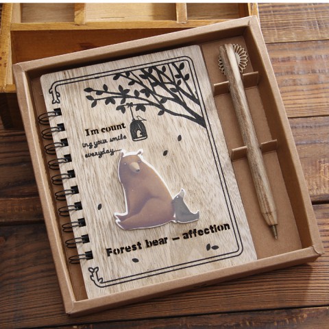 Set Sổ bìa gỗ hình gấu kèm bút