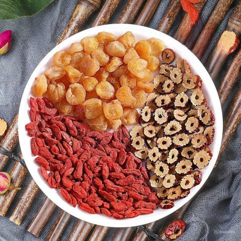 Trà mật ong long nhãn táo đỏ