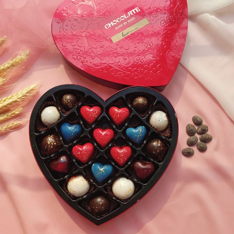 Socola Valentine LuvChocolate Lời tỏ tình từ trái tim - Hộp tim 19 viên