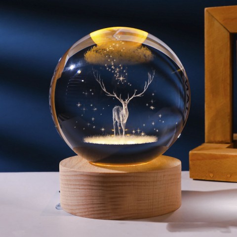 Đèn quả cầu pha lê 3D đế gỗ 8cm - tuần lộc