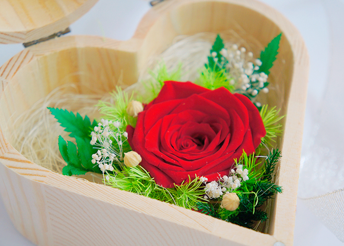 hoa hồng bất tử hộp gỗ trái tim hồng đỏ