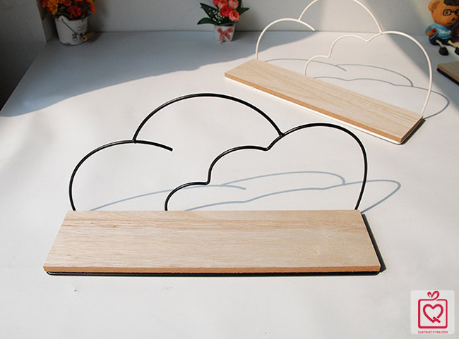 Giá gỗ treo tường viền kim loại đám mây