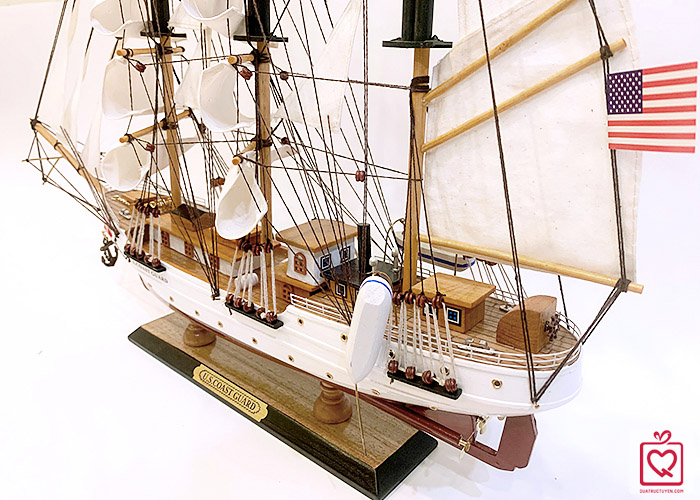 Mô hình thuyền buồm hải quân mỹ