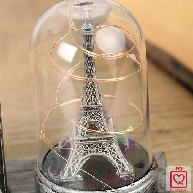 Quả cầu đèn led tháp Eiffel và đồng hồ cát