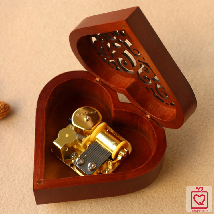 hộp nhạc gỗ hình trái tim